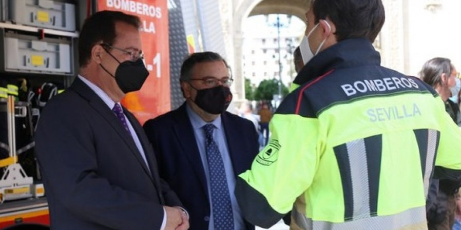 450 trajes para bomberos de Sevilla 450 trajes para bomberos de Sevilla